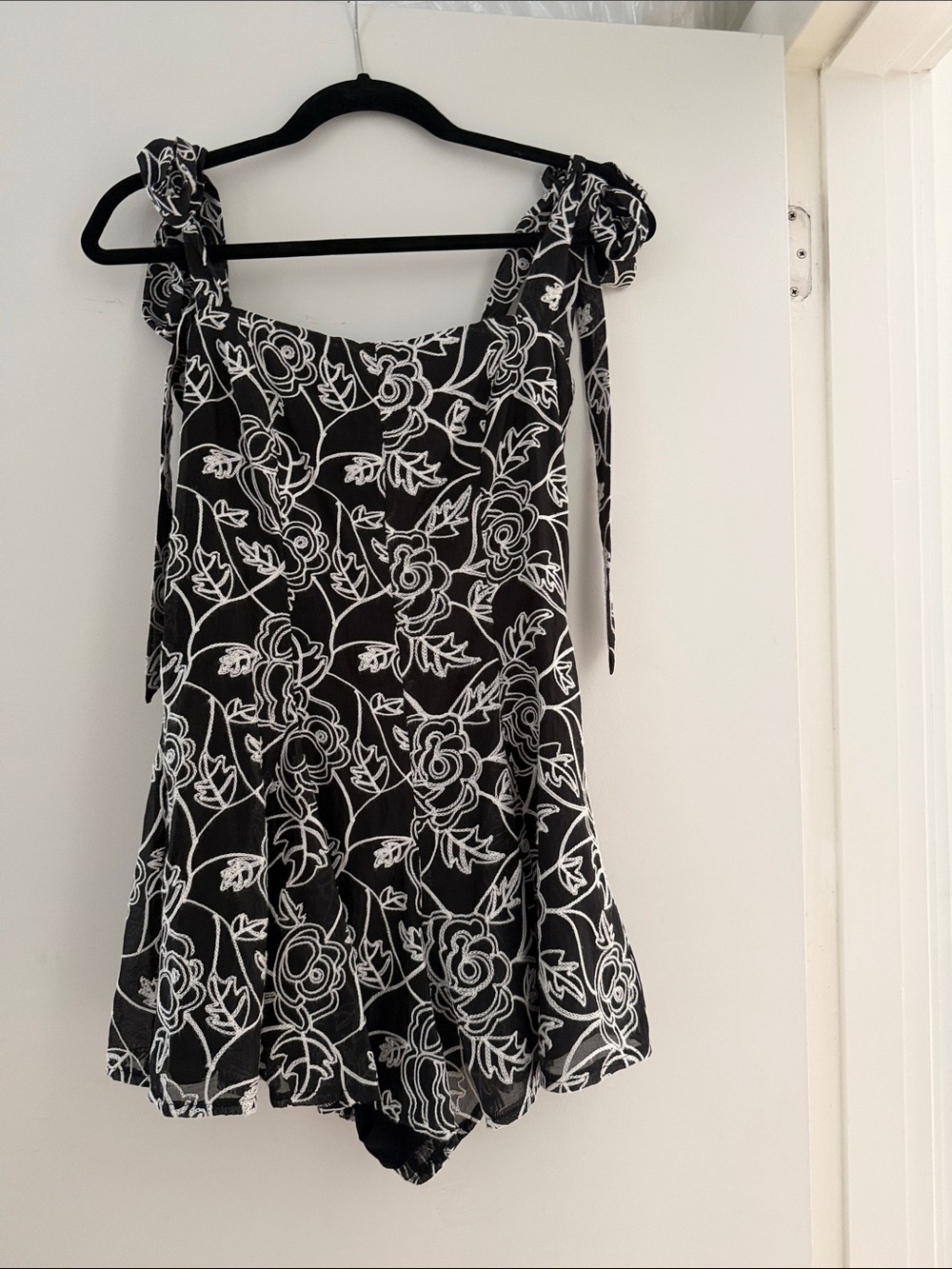 Black & White Floral Tie-Shoulder Women's shorts romper